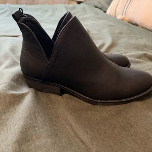 Black ankle booties, great condition